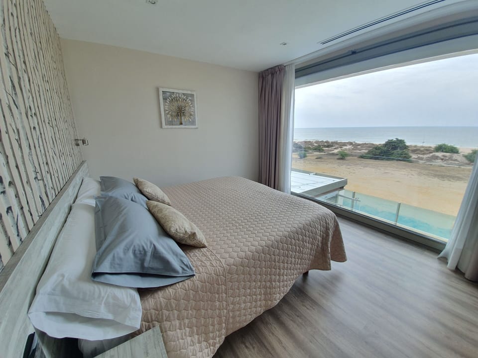 Deluxe Double Room, Private Bathroom, Sea View | Premium bedding, in-room safe, blackout drapes, soundproofing