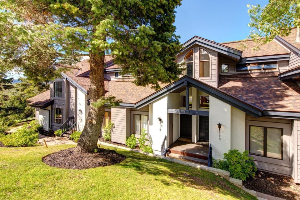 Condo, 3 Bedrooms (Ski-In/Out, Mountain View, (RGT-117)) | Property entrance