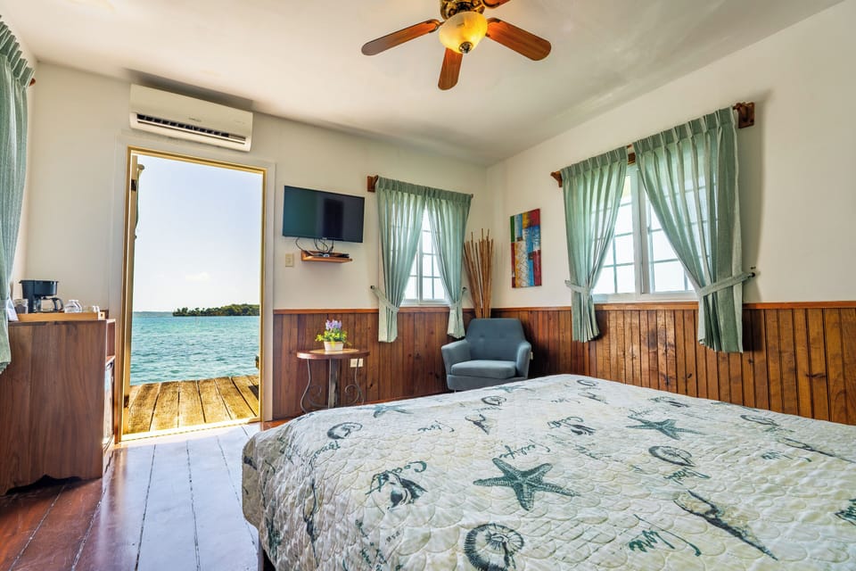 Comfort Cabin, 1 Queen Bed, Accessible, Ocean View | Interior