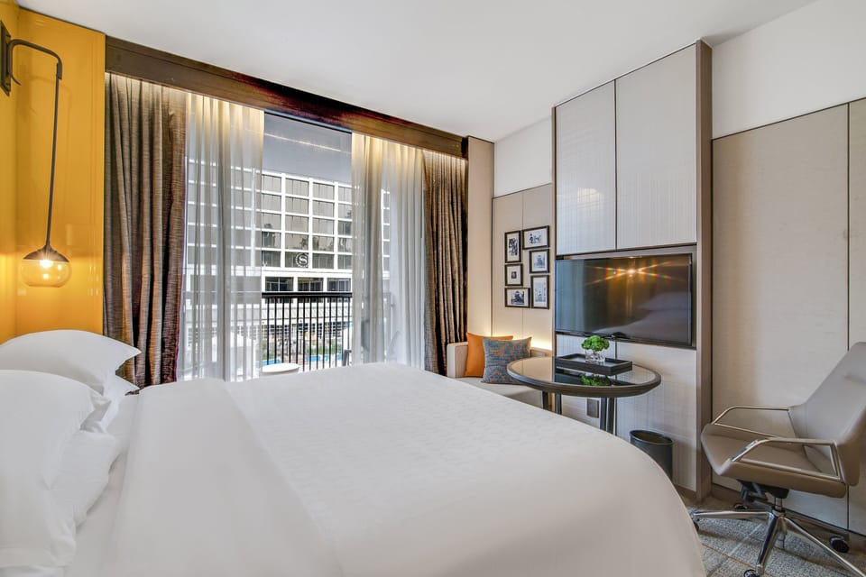 Executive Room, 1 King Bed | Premium bedding, down comforters, in-room safe, desk