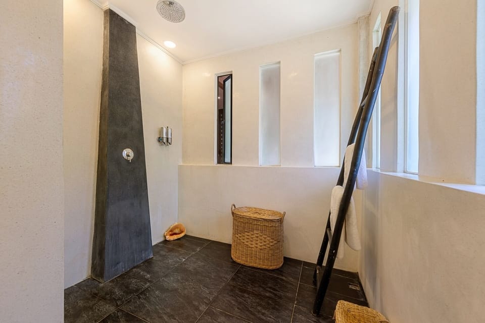 Deluxe Villa | Bathroom