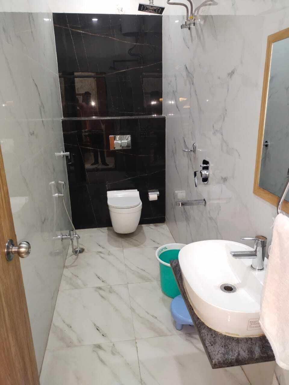 Family Room | Bathroom