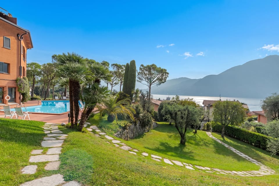 Family Apartment, 2 Bedrooms, Microwave (Brentano Giardino) | Garden