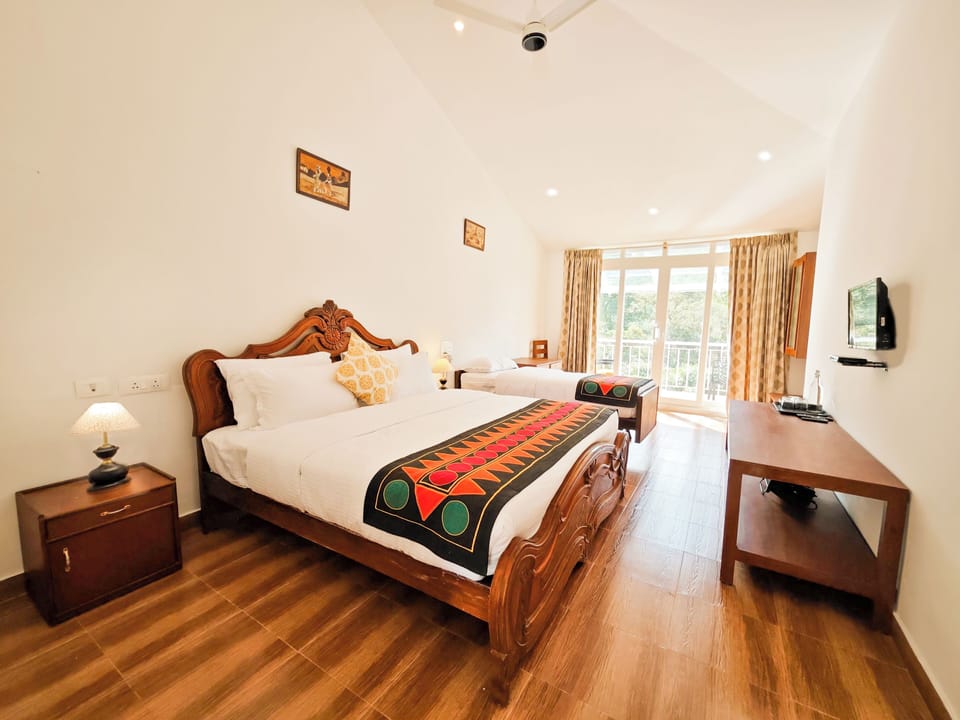 Premium Room | 1 bedroom, premium bedding, iron/ironing board (on request), WiFi (free)