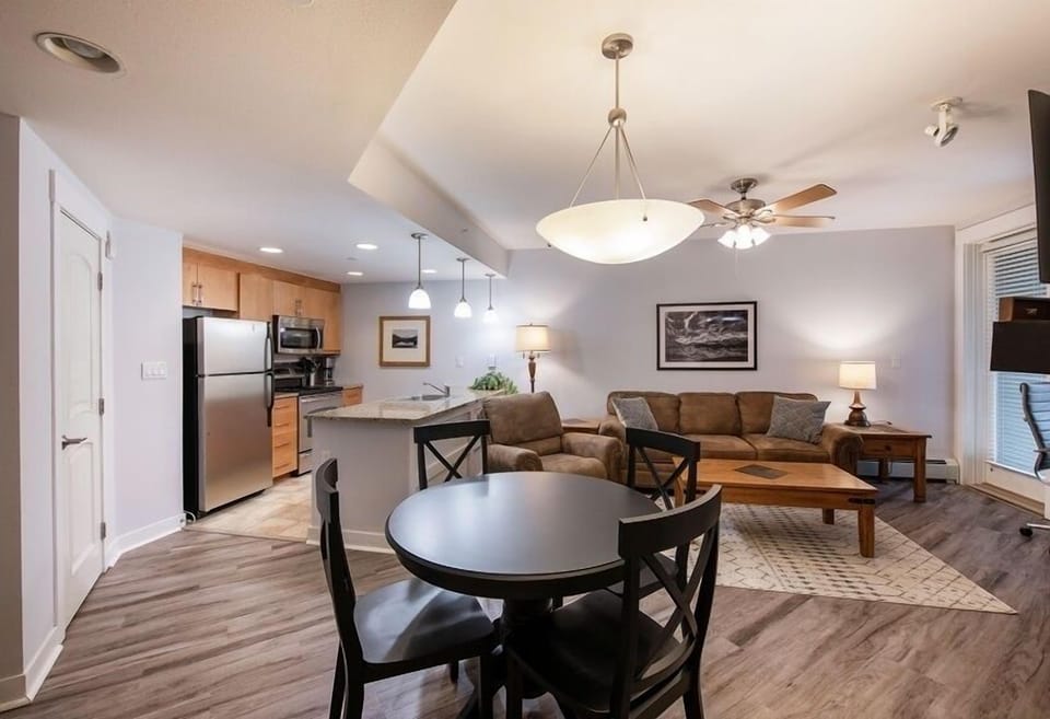 Condo, 1 Bedroom | Dining