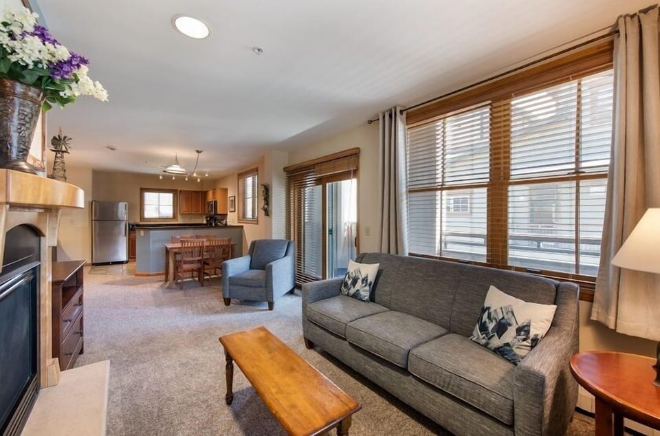 Condo, 1 Bedroom | Living area