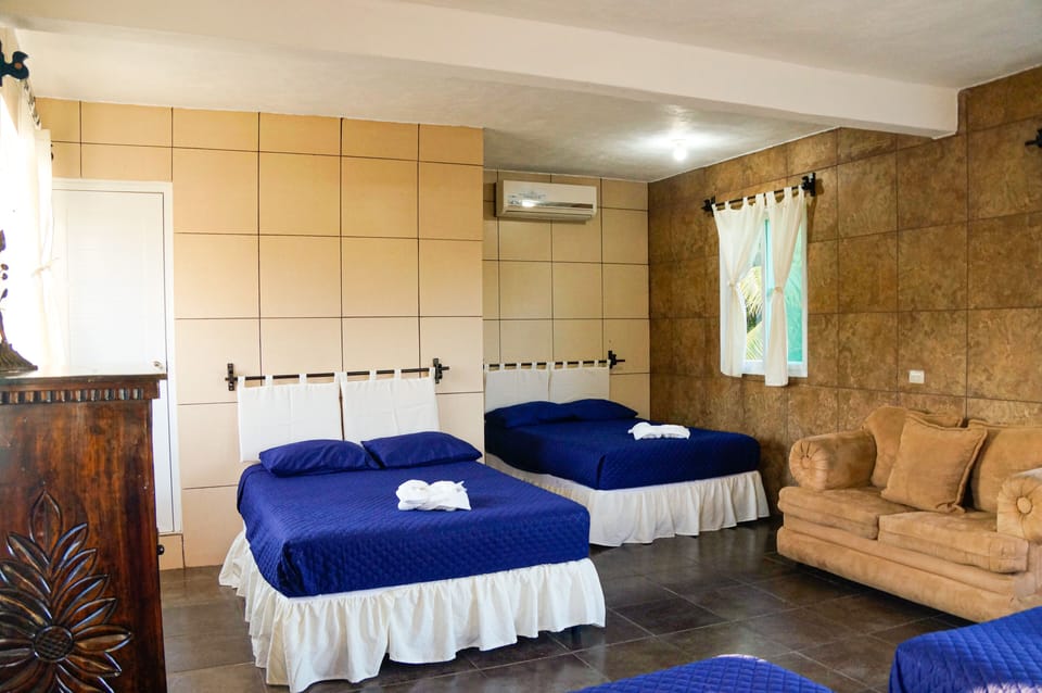 Quadruple Room | WiFi (free), bed sheets