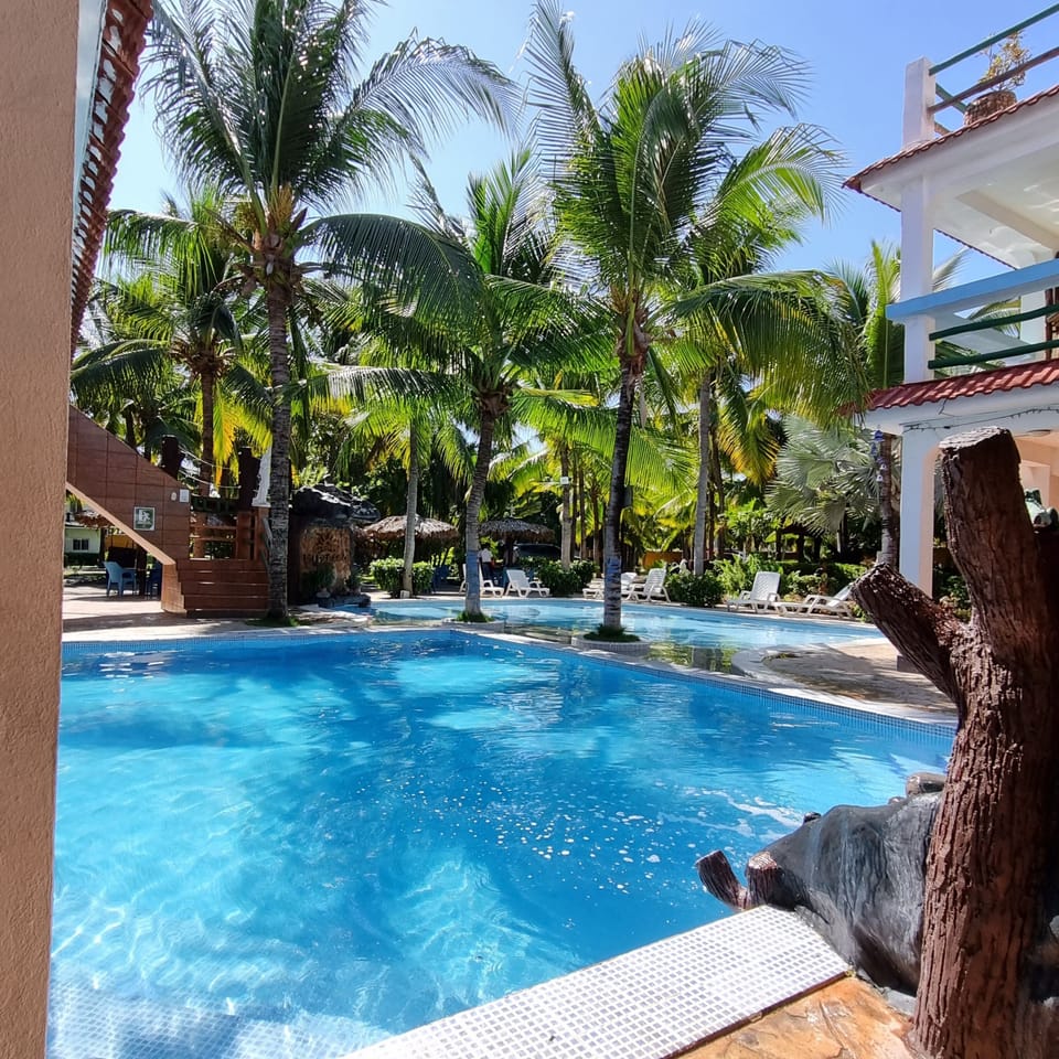 2 outdoor pools