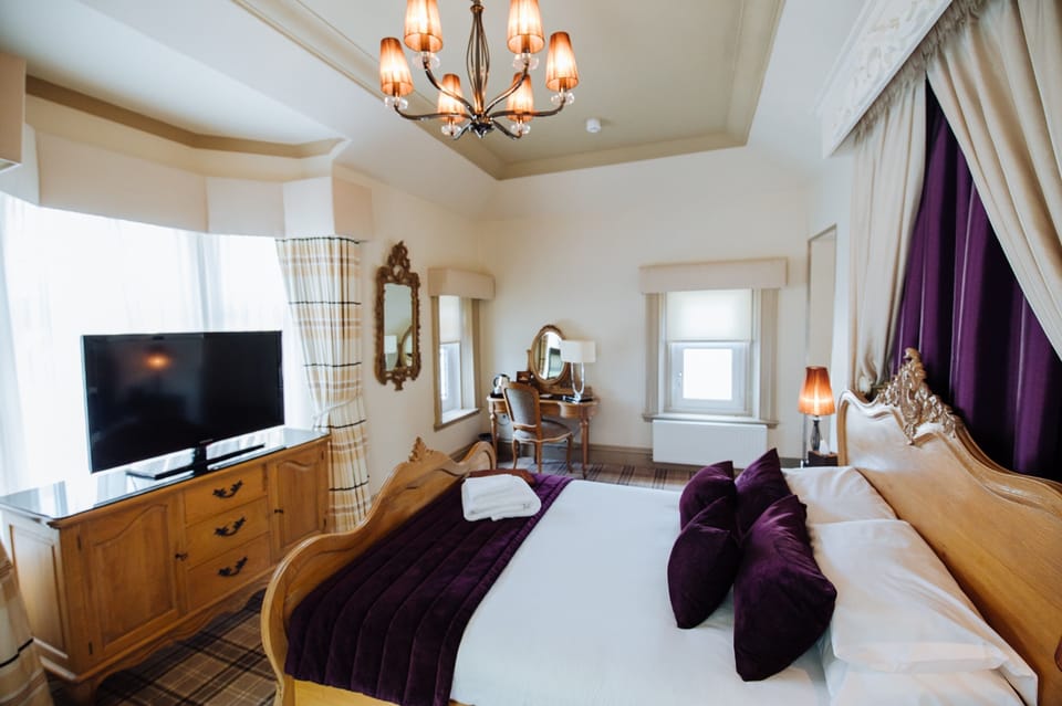 Executive Double Room, 1 King Bed | Premium bedding, in-room safe, individually decorated