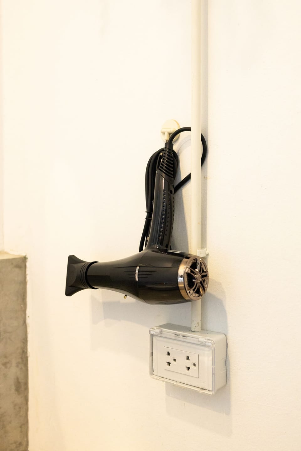 Shower, rainfall showerhead, hair dryer, towels