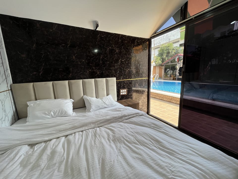 Cottage | 1 bedroom, down comforters, pillowtop beds, rollaway beds (surcharge)