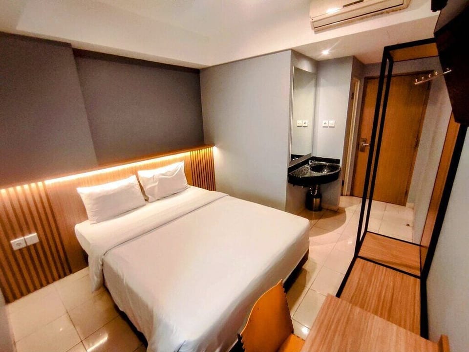 Standard Double Room | Desk, laptop workspace, free WiFi, bed sheets