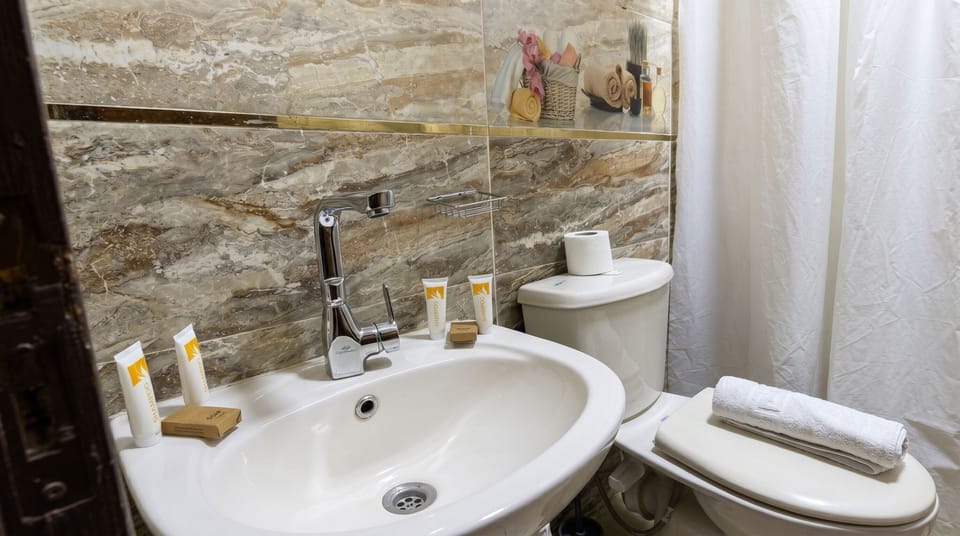 Superior Room, 1 Queen Bed, Smoking, Hill View | Bathroom | Rainfall showerhead, free toiletries, hair dryer, towels