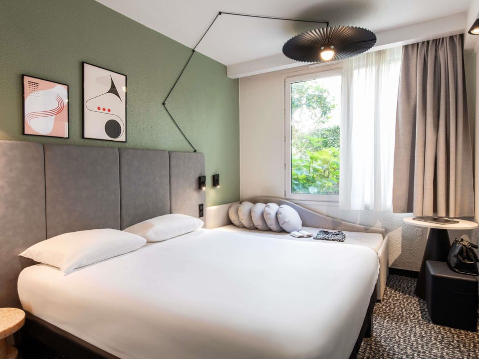 Premium bedding, desk, blackout drapes, soundproofing