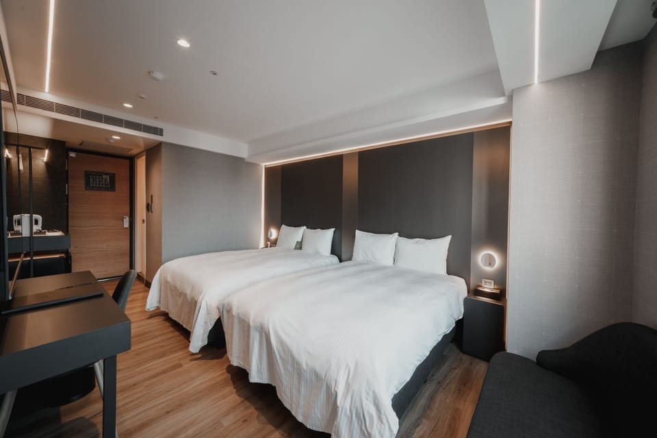 Elite Quadruple Room | Down comforters, desk, blackout drapes, soundproofing