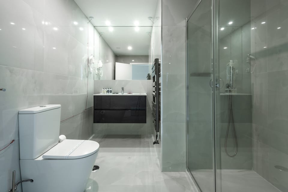 Classic Double Room | Bathroom | Towels