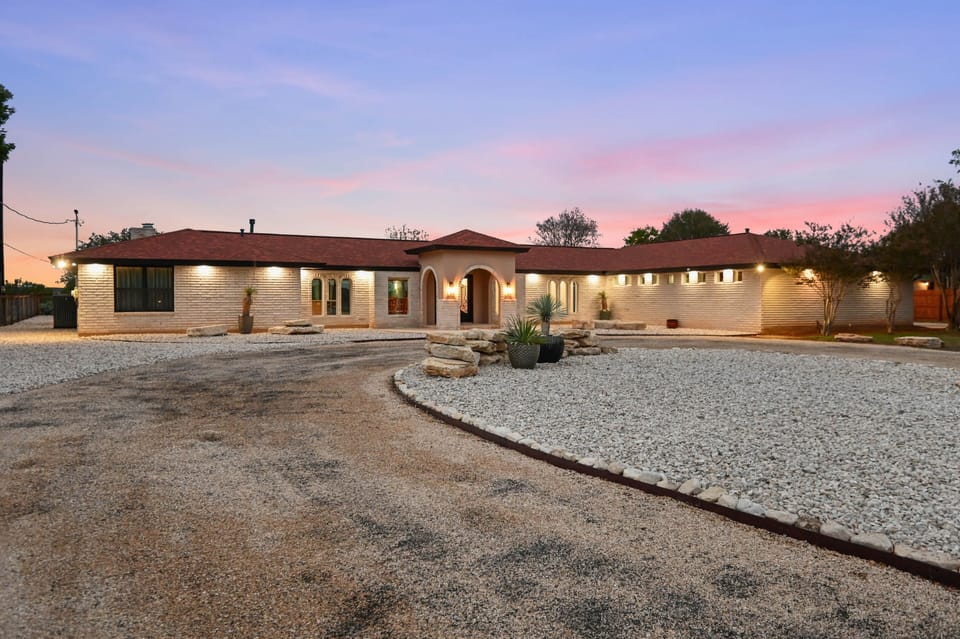 House, 5 Bedrooms | Property grounds