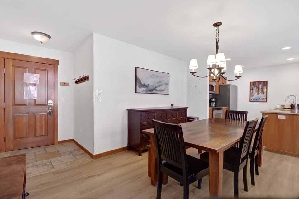 Condo, 2 Bedrooms | Dining