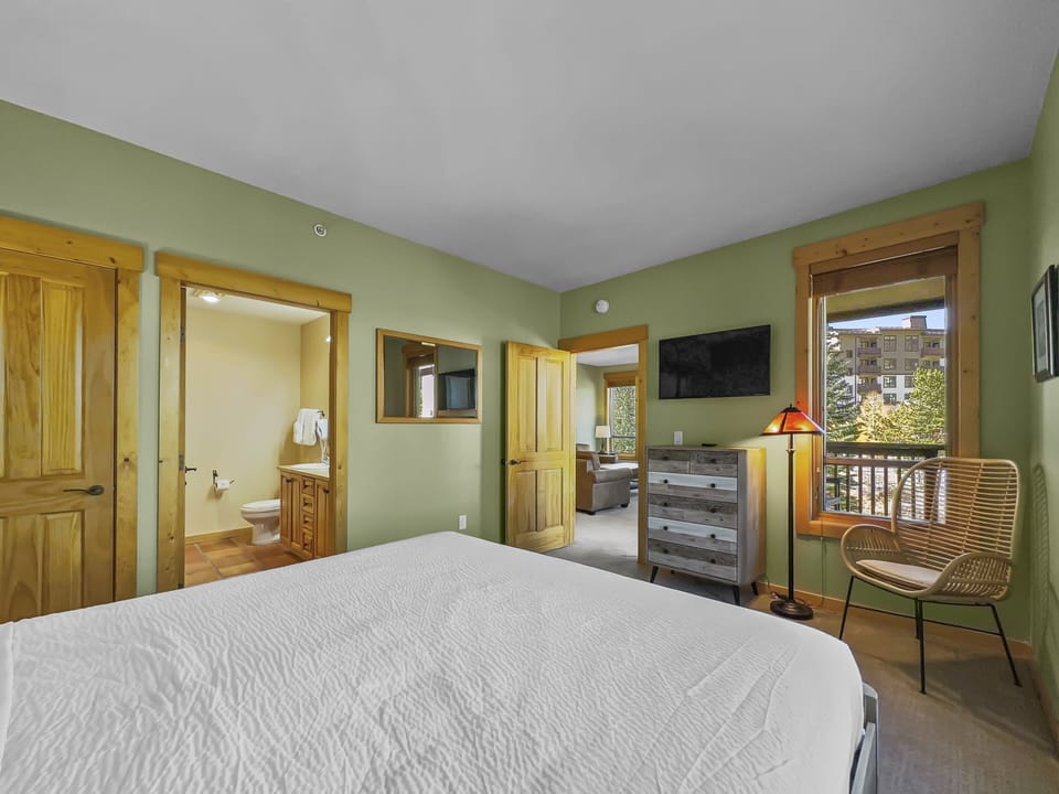 Condo, 2 Bedrooms | 2 bedrooms, laptop workspace, iron/ironing board, free WiFi