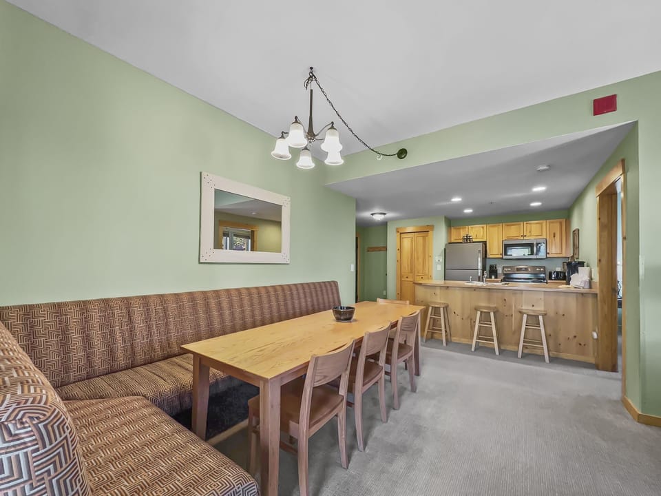 Condo, 2 Bedrooms | Dining