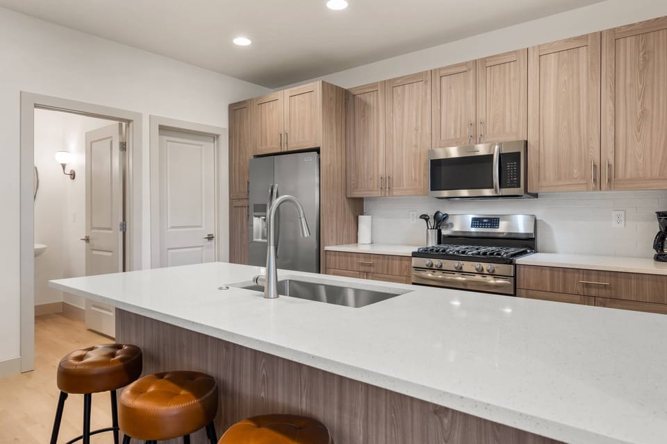 Townhome, 3 Bedrooms | Private kitchen | Coffee/tea maker, fridge, oven, toaster