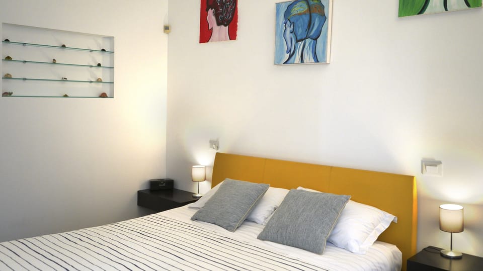 Camera Pupa | In-room safe, blackout drapes, soundproofing, WiFi (free)