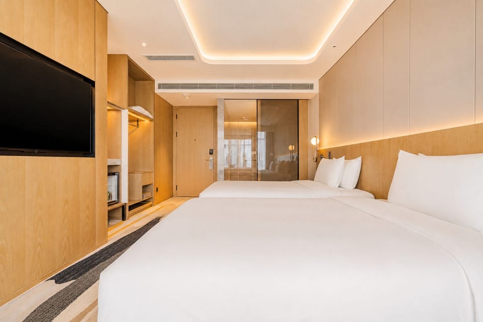 Deluxe Room, Non Smoking | Premium bedding, down comforters, memory foam beds, minibar
