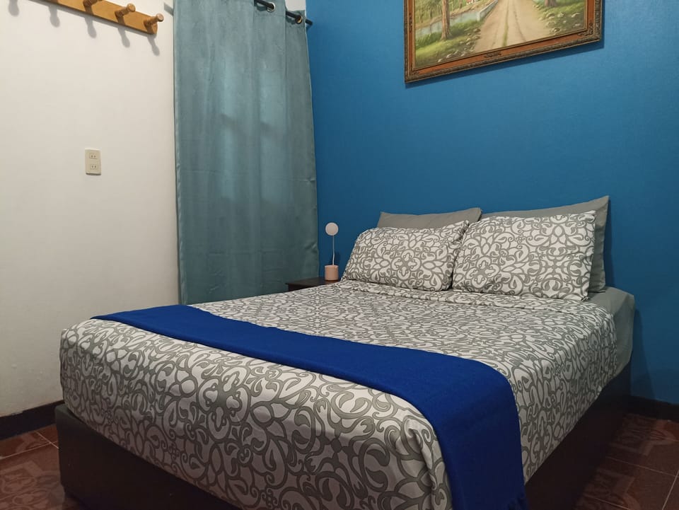 Deluxe Room | Laptop workspace, WiFi (free), bed sheets