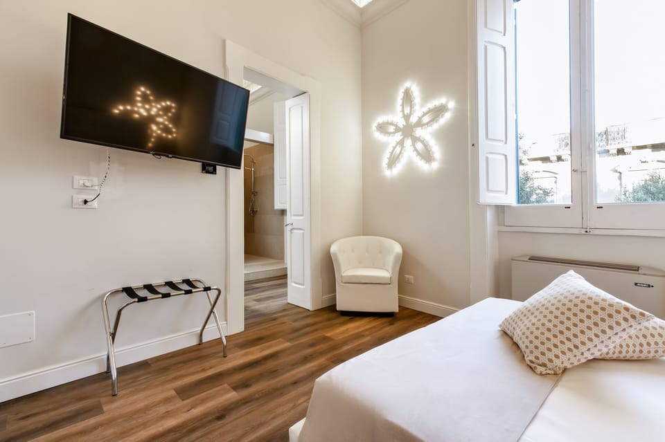 Deluxe Room, 1 Queen Bed, Non Smoking, City View | Premium bedding, down comforters, pillowtop beds, minibar