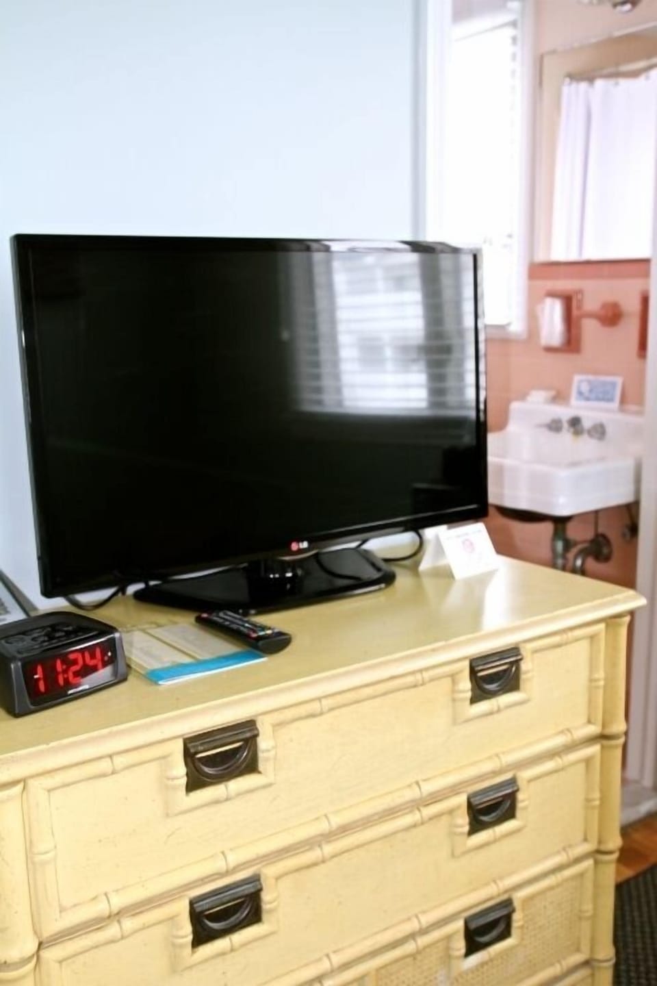 Tiny Cottage Room Separate House | In-room safe, individually decorated, individually furnished