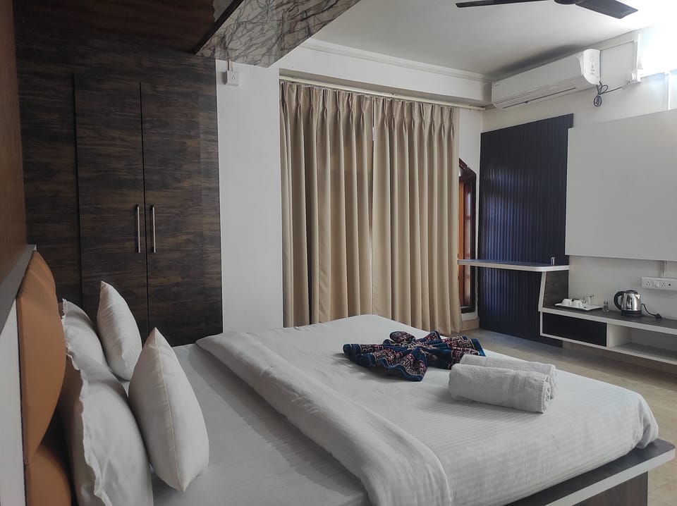 Suite | Soundproofing, WiFi (free), bed sheets