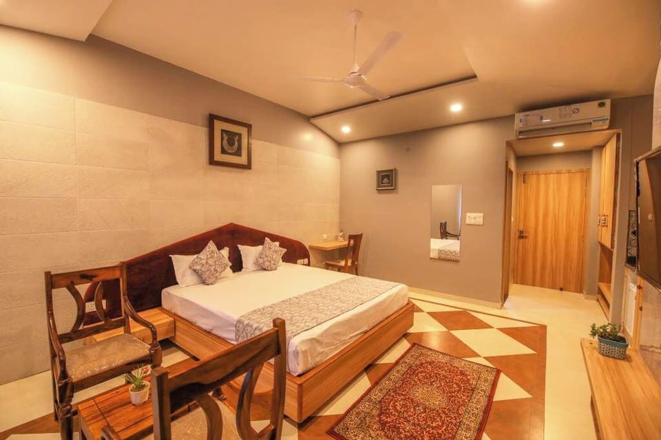 Deluxe Room | 1 bedroom, desk, soundproofing, free WiFi