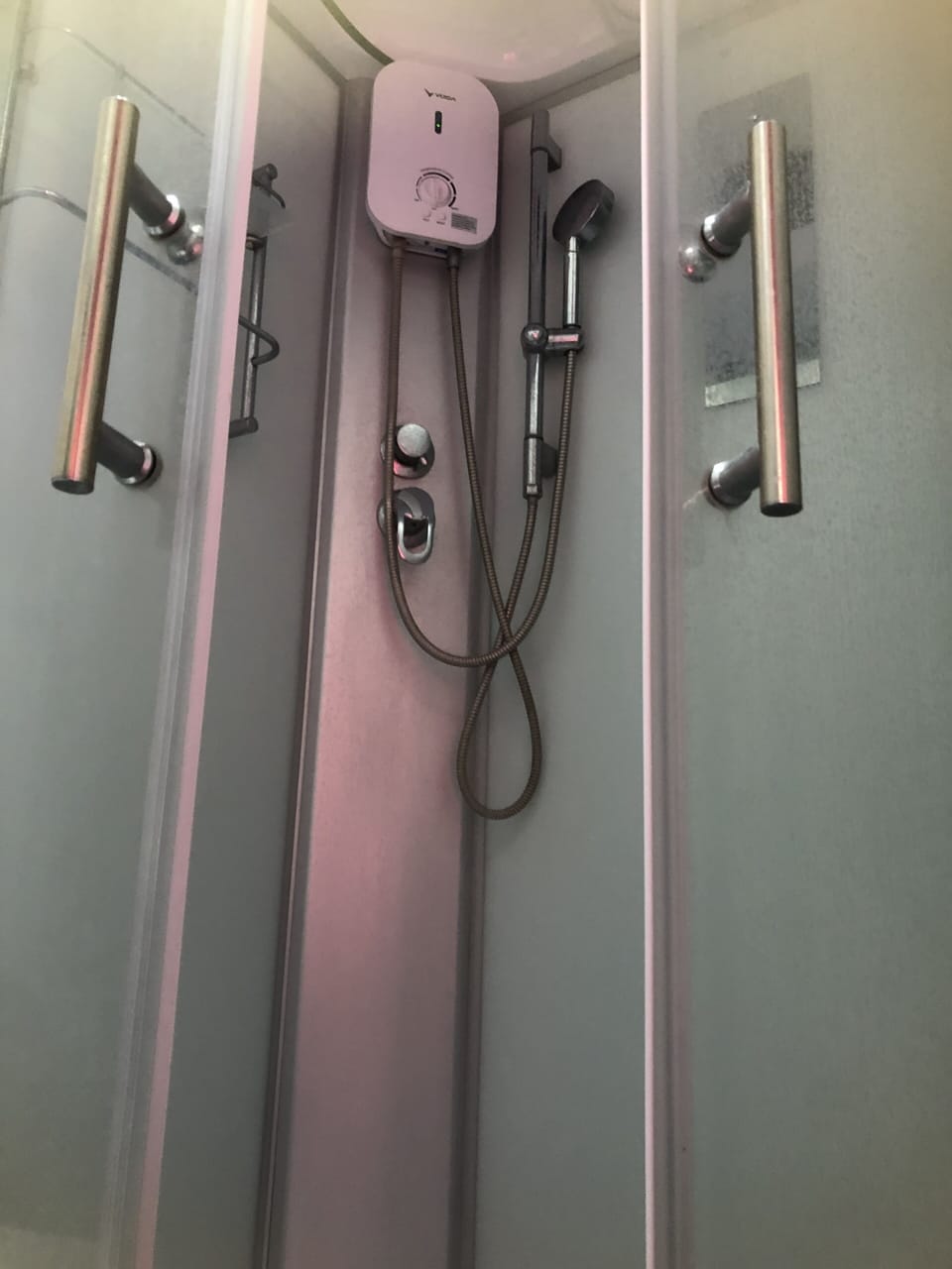 Standard Single Room | Bathroom | Shower, slippers, bidet, towels