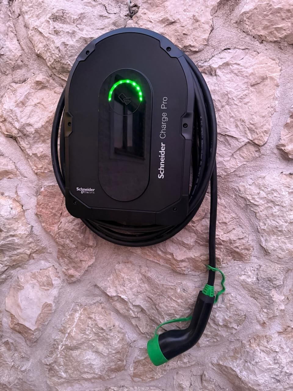 Electric vehicle charging station