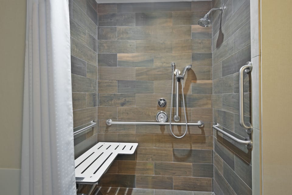 Room, 1 King Bed, Accessible (Communications, Roll-In Shower) | Premium bedding, in-room safe, desk, iron/ironing board
