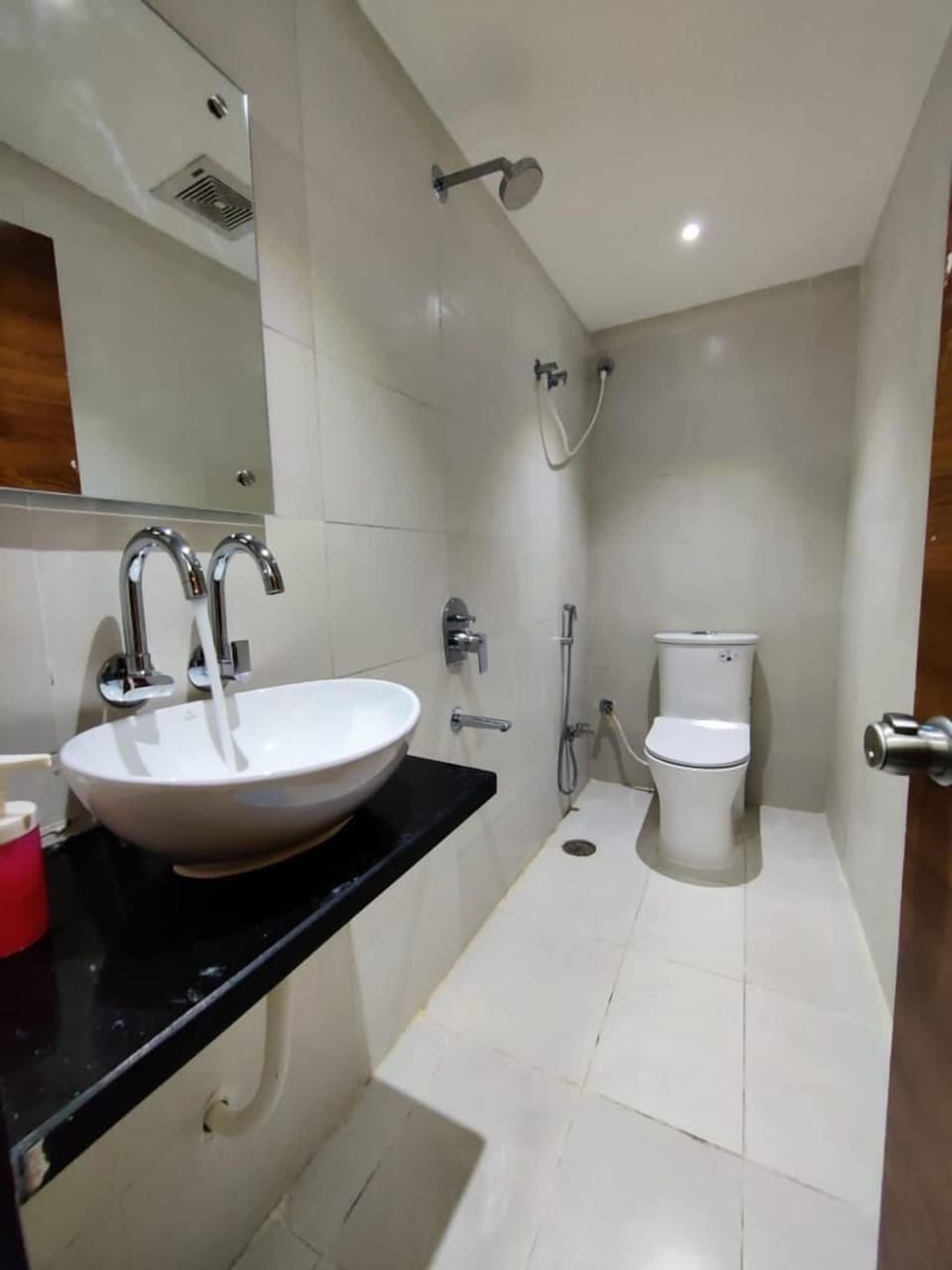 Combined shower/tub, designer toiletries, hair dryer, slippers