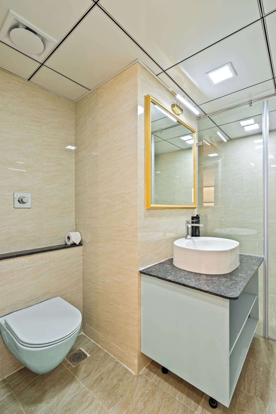 Superior Studio Suite | Private kitchen | Shared fridge, microwave