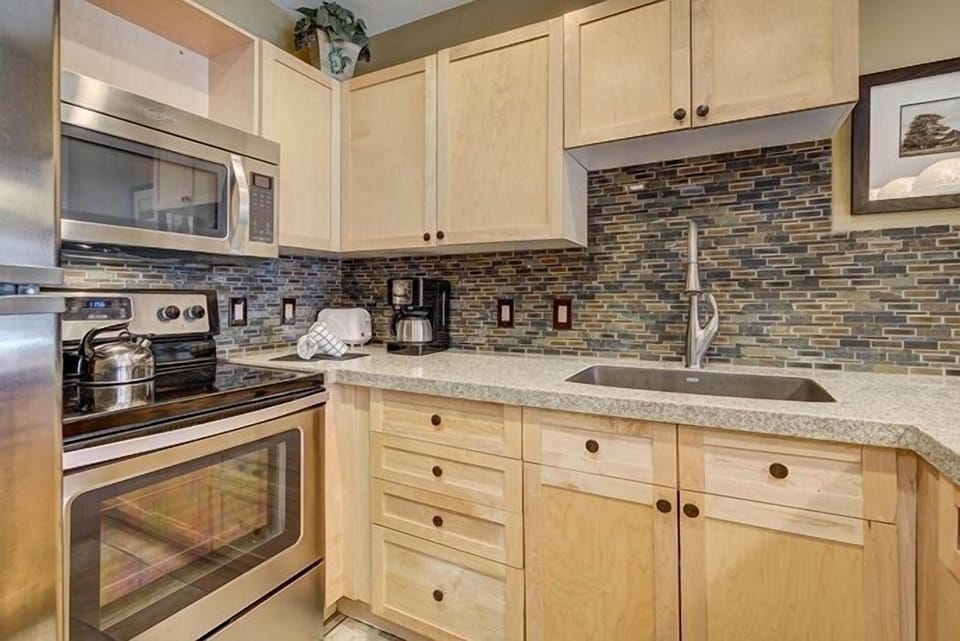 Condo, 2 Bedrooms | Private kitchen | Coffee/tea maker, fridge, oven, toaster