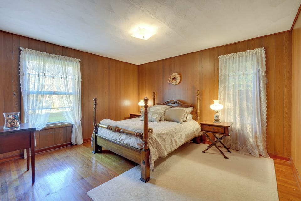 Haysi Nature Getaway w/ Fire Pit & On-site Creek! Cottage in Virginia