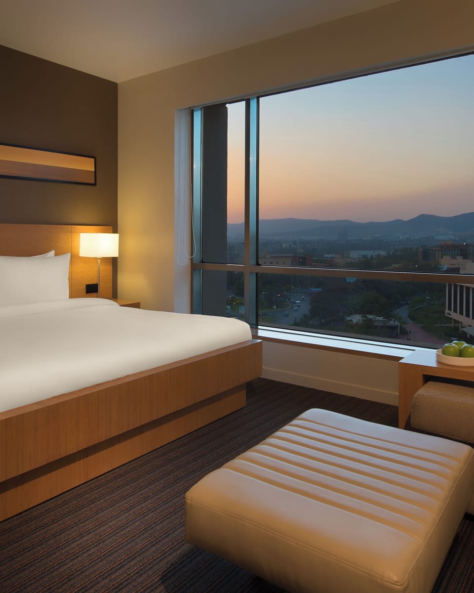 Egyptian cotton sheets, premium bedding, pillowtop beds, minibar