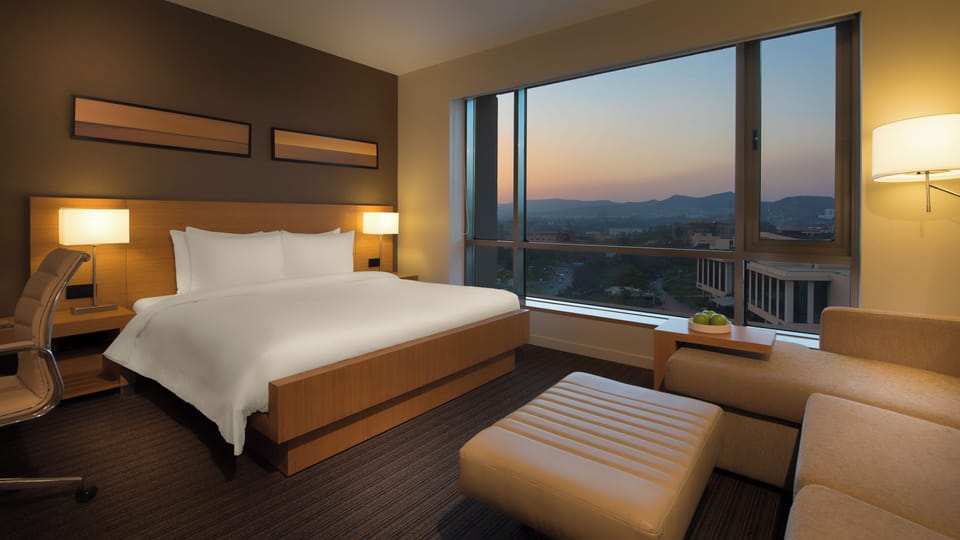 Egyptian cotton sheets, premium bedding, pillowtop beds, minibar