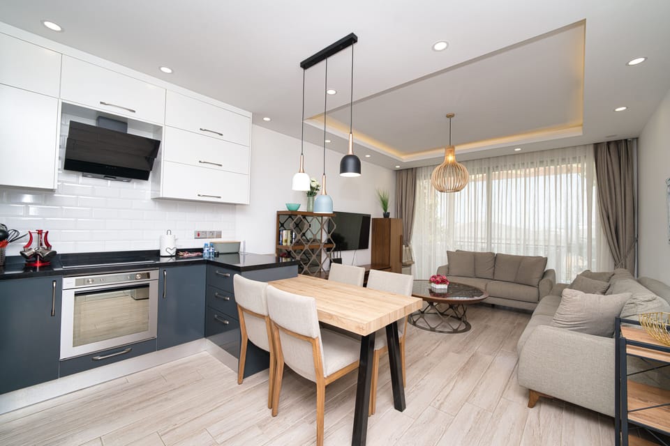 Superior Condo | Desk, WiFi (free)