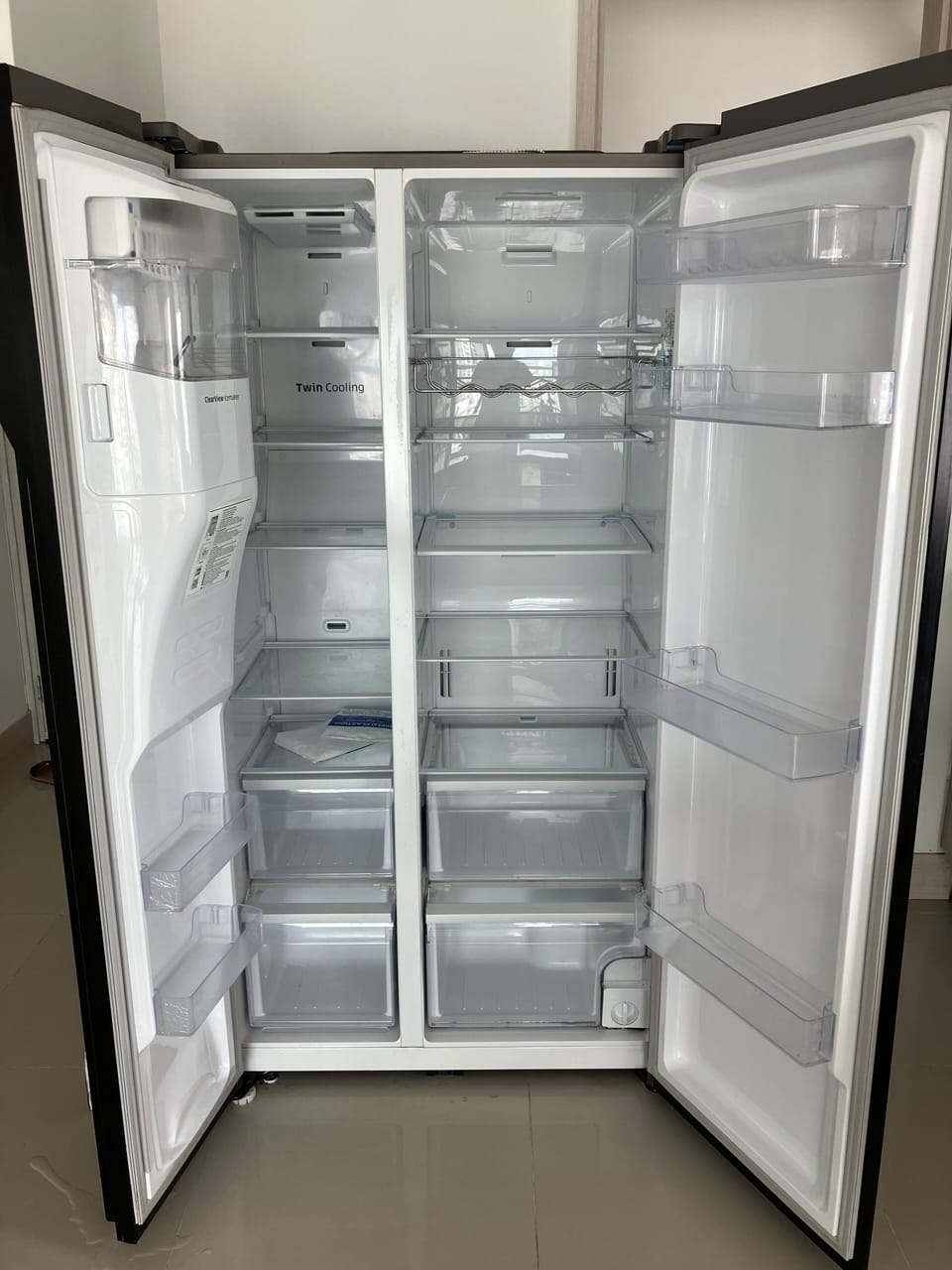 Full-size fridge, microwave, oven, toaster