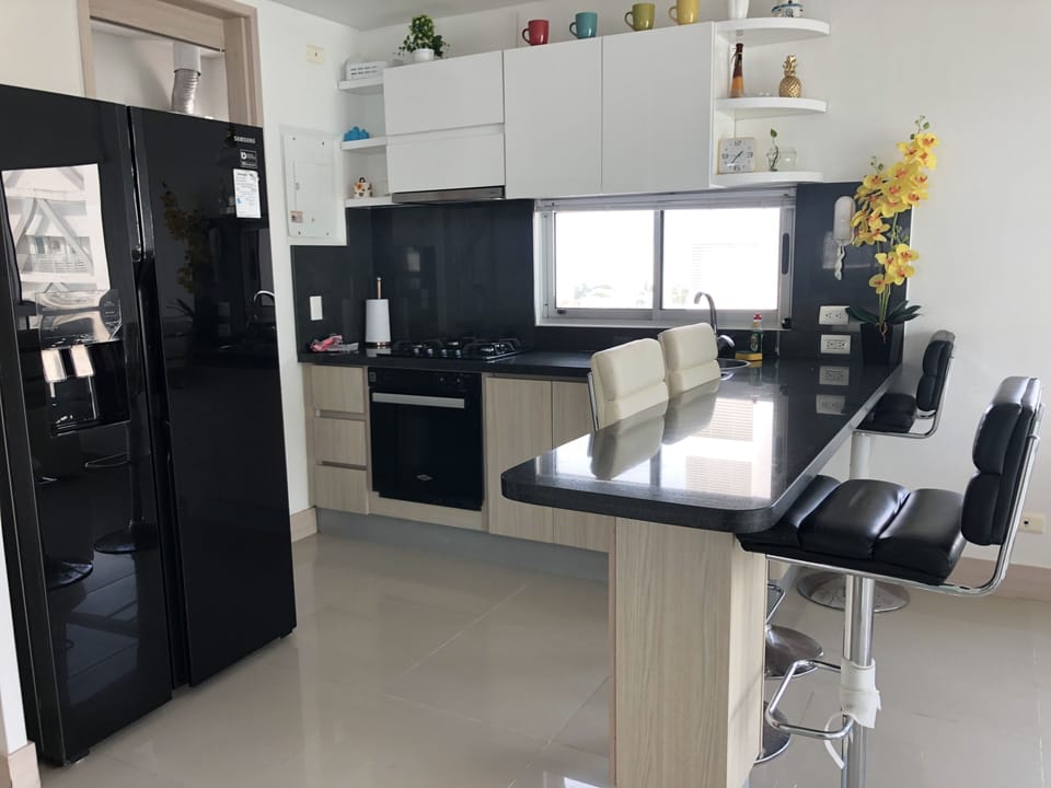 Full-size fridge, microwave, oven, toaster