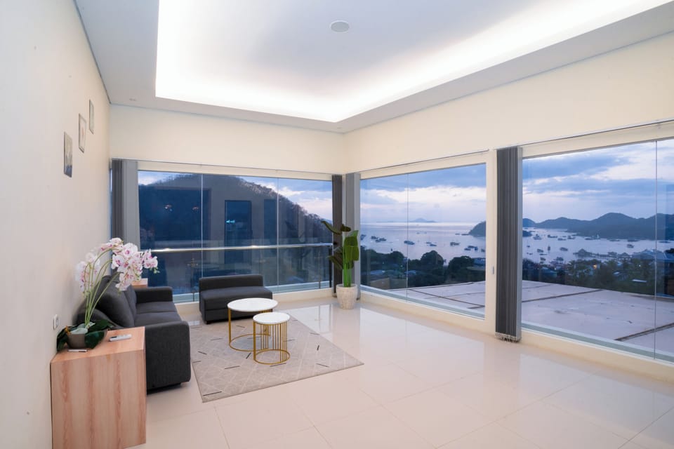 Cakrawala Suite | Living area | Smart TV