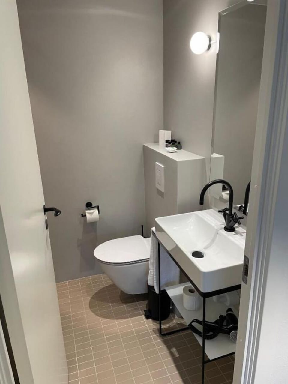 Economy Double Room | Bathroom | Hair dryer