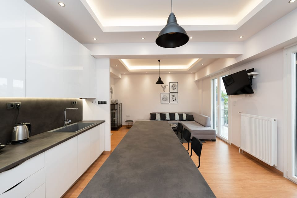 Superior Apartment, 2 Bedrooms, Balcony | Private kitchen | Fridge, microwave, oven, stovetop