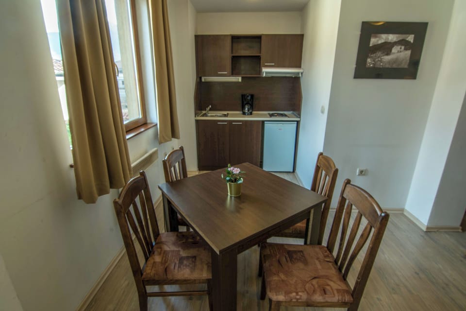 Apartment, 1 Bedroom, Balcony | Dining