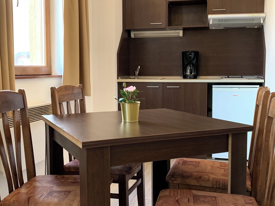 Apartment, 1 Bedroom, Balcony | Dining