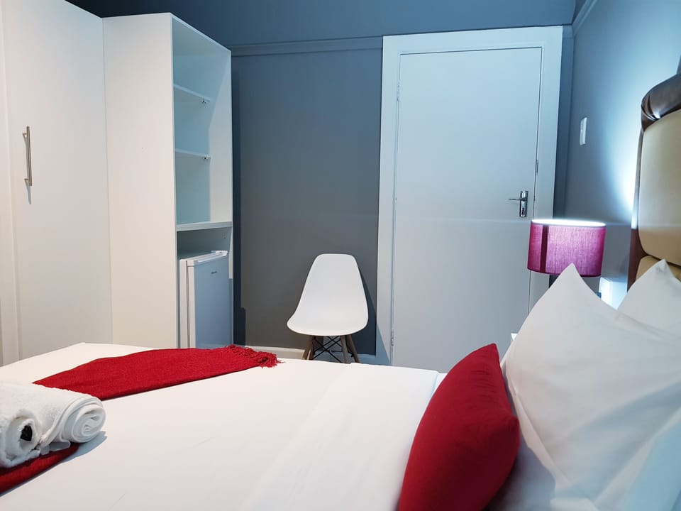 Comfort Double Room Single Use, 1 Queen Bed | Minibar, desk, laptop workspace, soundproofing